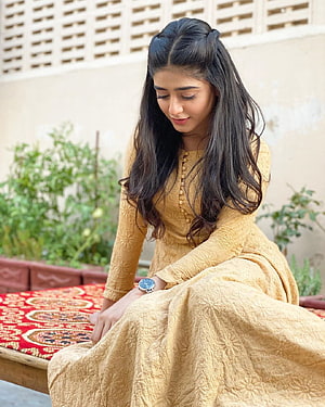 Sehar Khan in Elegant Gold Pakistani Dress with Intricate Embroidery HD phone wallpaper