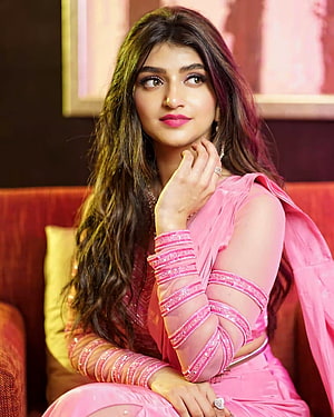 Sreeleela in Pink Ethnic Wear with Long Wavy Hair and Traditional Jewelry HD phone wallpaper
