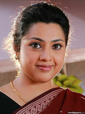 Meena in a Maroon Saree with Gold Necklace and Earrings HD phone wallpaper