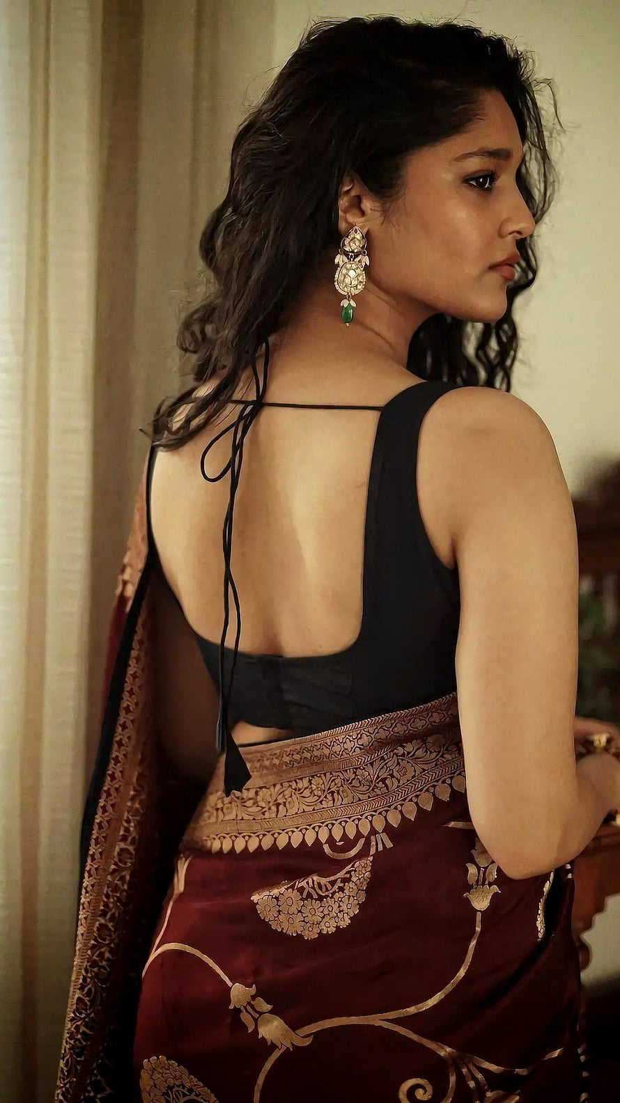 Rithika Singh in a Maroon Silk Saree with Gold Zari Border and Black Blouse HD phone wallpaper