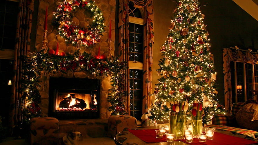 Cozy Christmas Living Room With Fireplace, Wreath, And Decorated Tree HD wallpaper