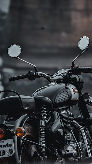Classic Royal Enfield Bullet Motorcycle in Matte Black with Chrome Details HD phone wallpaper
