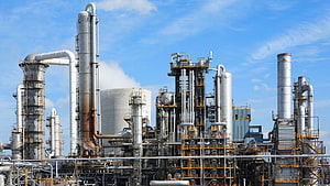 Large Scale Chemical Plant With Industrial Towers And Piping Against Blue Sky HD wallpaper