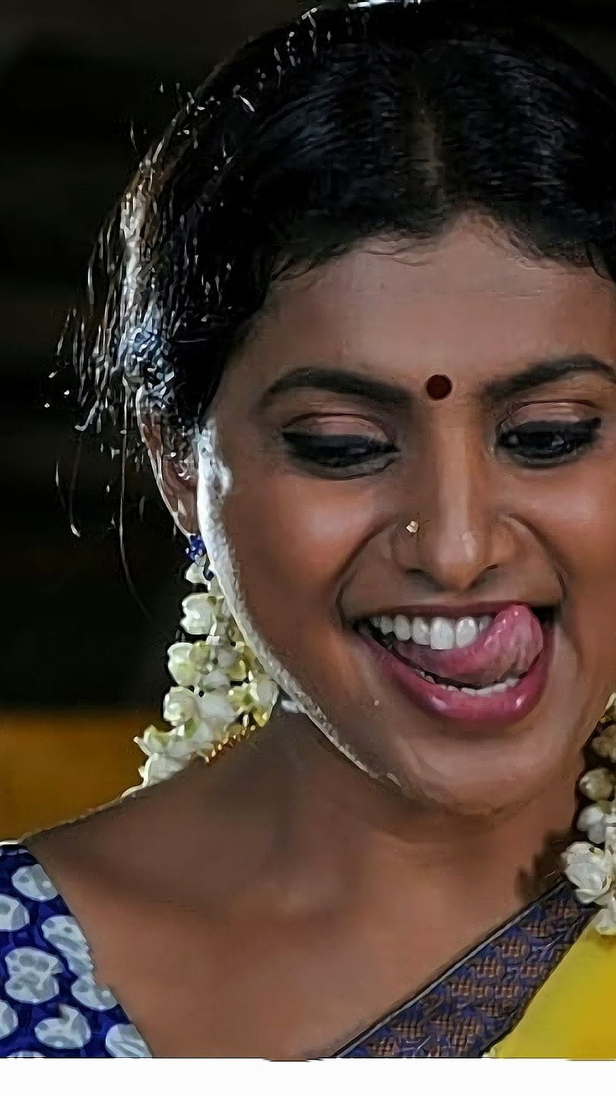 Roja Tamil Actress Wearing Traditional Saree With Jasmine Garland And Nose Ring HD phone wallpaper