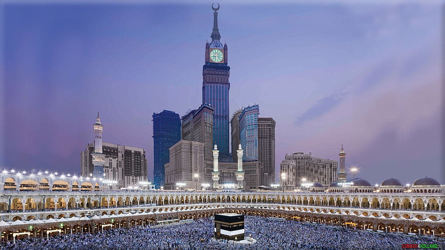 Grand Mosque in Mecca with Kaaba and Makkah Clock Tower at Dusk HD wallpaper