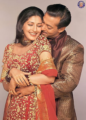 Salman Khan and Sonali Bendre in Traditional Indian Wedding Attire HD phone wallpaper