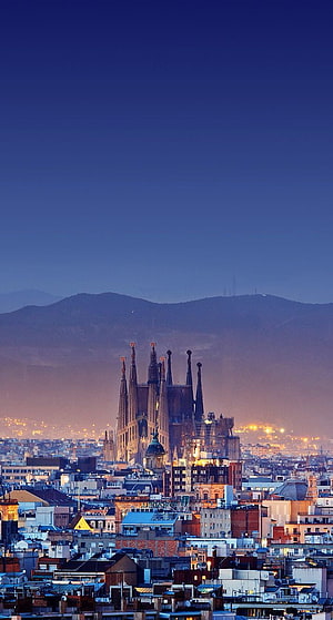Sagrada Familia Cathedral Rising Above Barcelona Cityscape at Dusk HD phone wallpaper