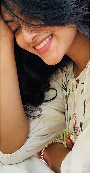 Priyanka Arul Mohan smiling portrait in floral blouse with pearl bracelet HD phone wallpaper