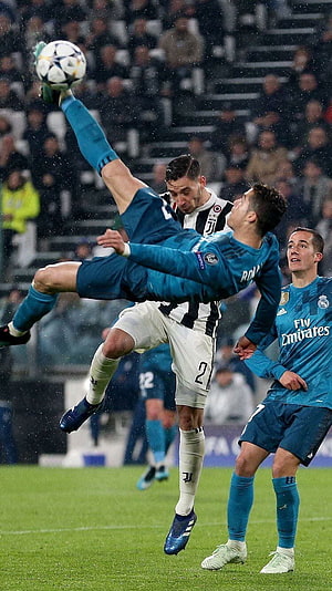 Cristiano Ronaldo Bicycle Kick vs Juventus in UEFA Champions League HD phone wallpaper
