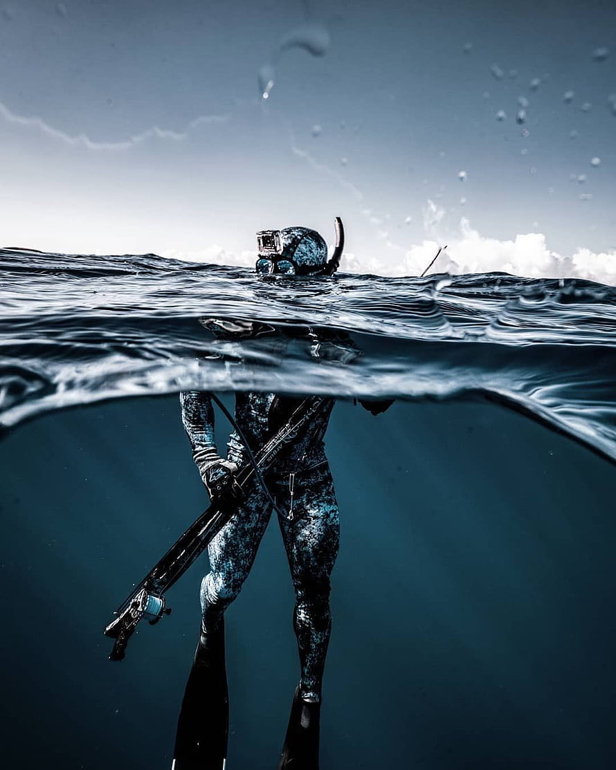William Leong Spearfishing Underwater Split Level Portrait HD phone wallpaper