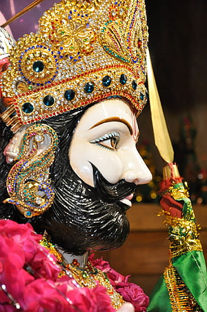 Ramdevpir Murti Profile With Ornate Golden Crown And Gemstone Earring HD phone wallpaper