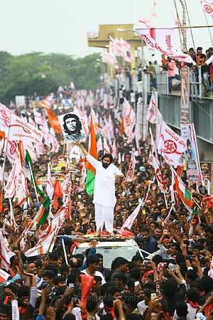 Pawan Kalyan Addressing Massive JanaSena Party Rally in Rajahmundry HD phone wallpaper