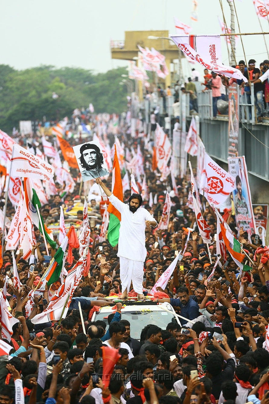 Pawan Kalyan Addressing Massive JanaSena Party Rally in Rajahmundry HD phone wallpaper