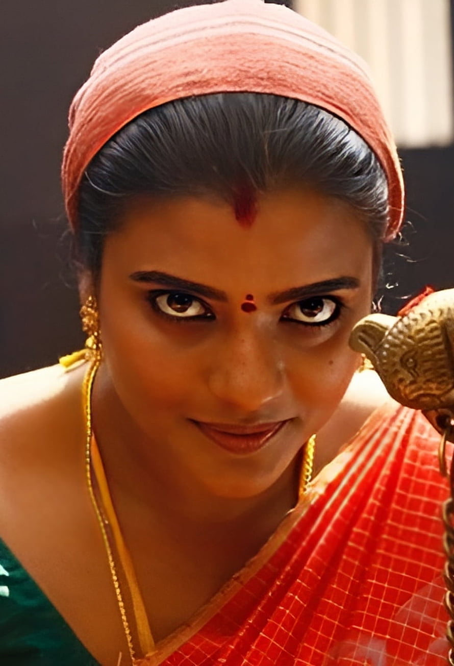 Aishwarya Rajesh in Traditional Red Saree with Gold Jewelry and Headband HD phone wallpaper