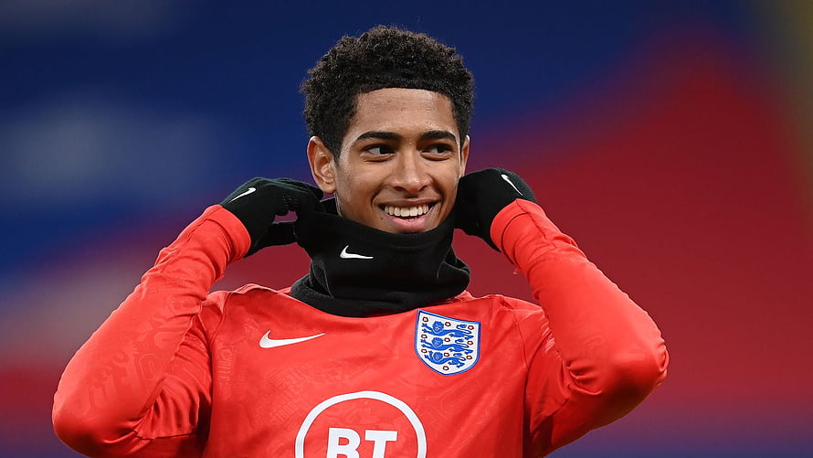 Jude Bellingham in England Red Training Kit Smiling on the Pitch HD wallpaper