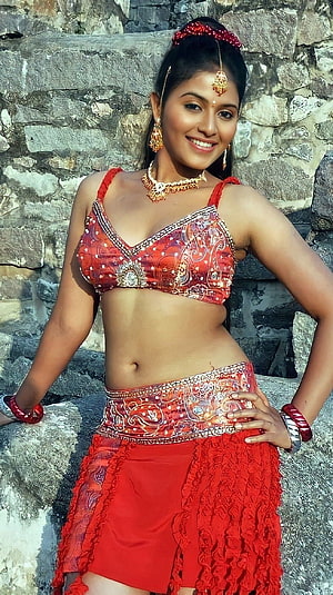 Anjali in Traditional Red Ethnic Wear with Gold Jewelry and Bangle Set HD phone wallpaper
