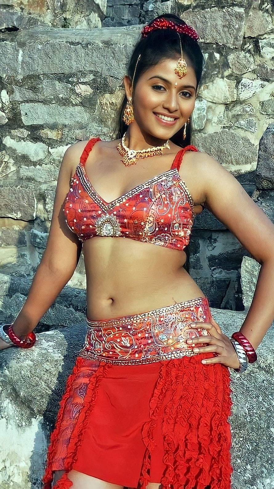 Anjali in Traditional Red Ethnic Wear with Gold Jewelry and Bangle Set HD phone wallpaper