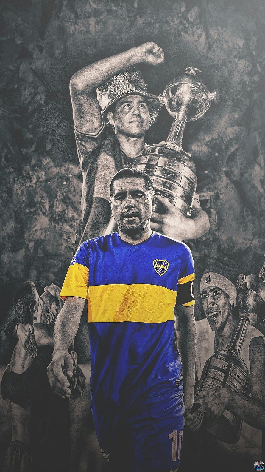 Juan Roman Riquelme in Boca Juniors Kit with Copa Libertadores Trophy HD phone wallpaper