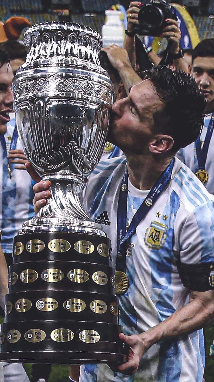 Lionel Messi Kissing The Copa America Trophy In Argentina National Team Jersey HD phone wallpaper