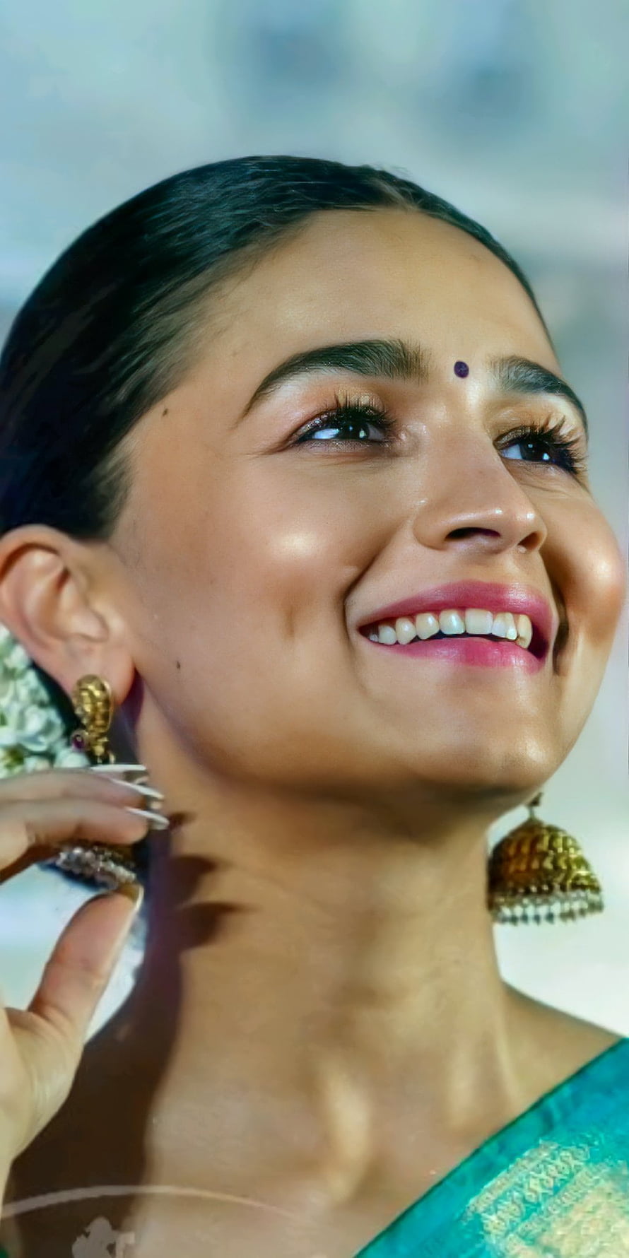 Alia Bhatt in Traditional Indian Attire with Gold Jhumka Earrings and Saree HD phone wallpaper