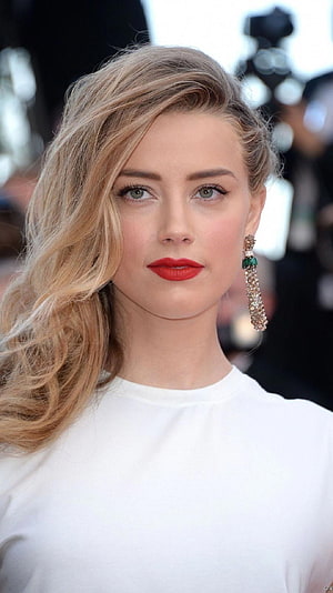 Amber Heard Red Carpet Portrait With Gold Earrings And Red Lipstick HD phone wallpaper