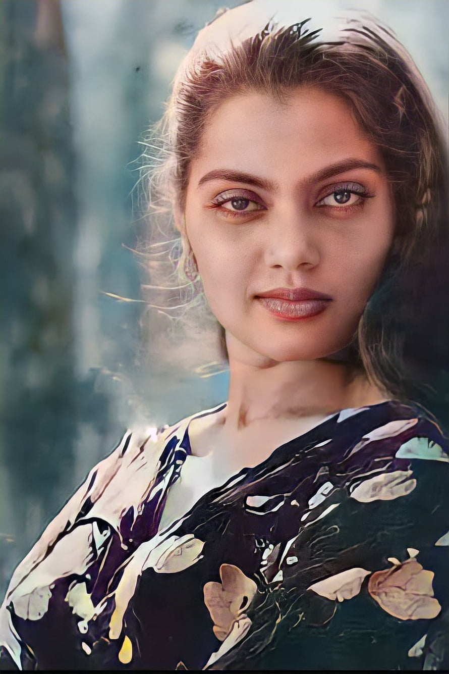 Silk Smitha Portrait in Floral Saree with Soft Natural Lighting HD phone wallpaper