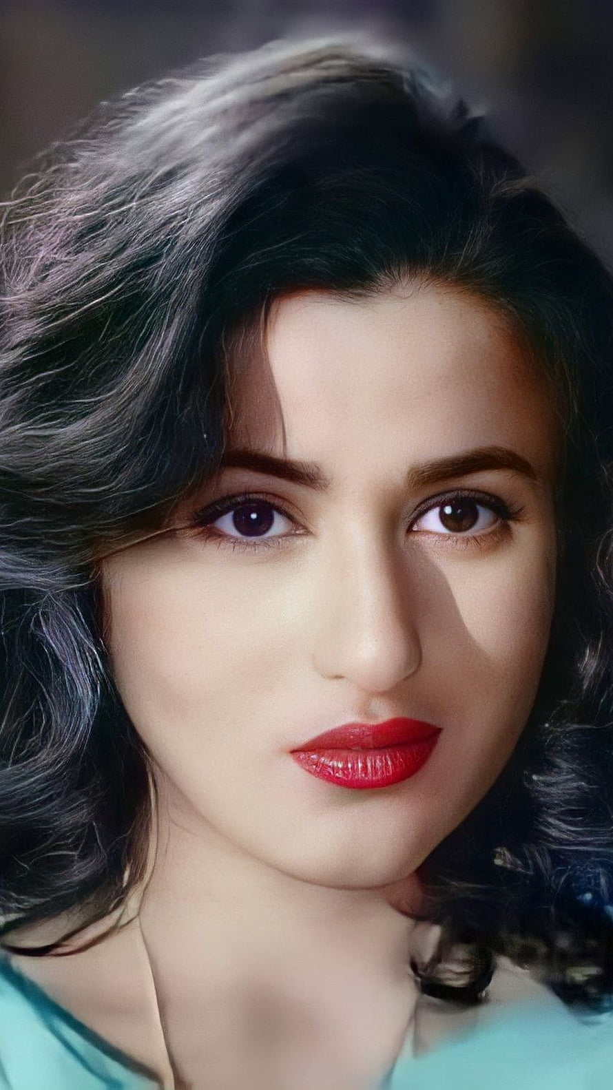 Madhubala Vintage Bollywood Actress Portrait With Red Lipstick And Dark Wavy Hair HD phone wallpaper
