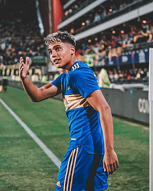 Changuito Zeballos in Boca Juniors Blue and Gold Kit on the Soccer Pitch HD phone wallpaper