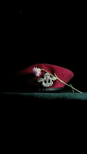 Indian Army Para Commando Maroon Beret with Thistle and Badge on Dark Background HD phone wallpaper