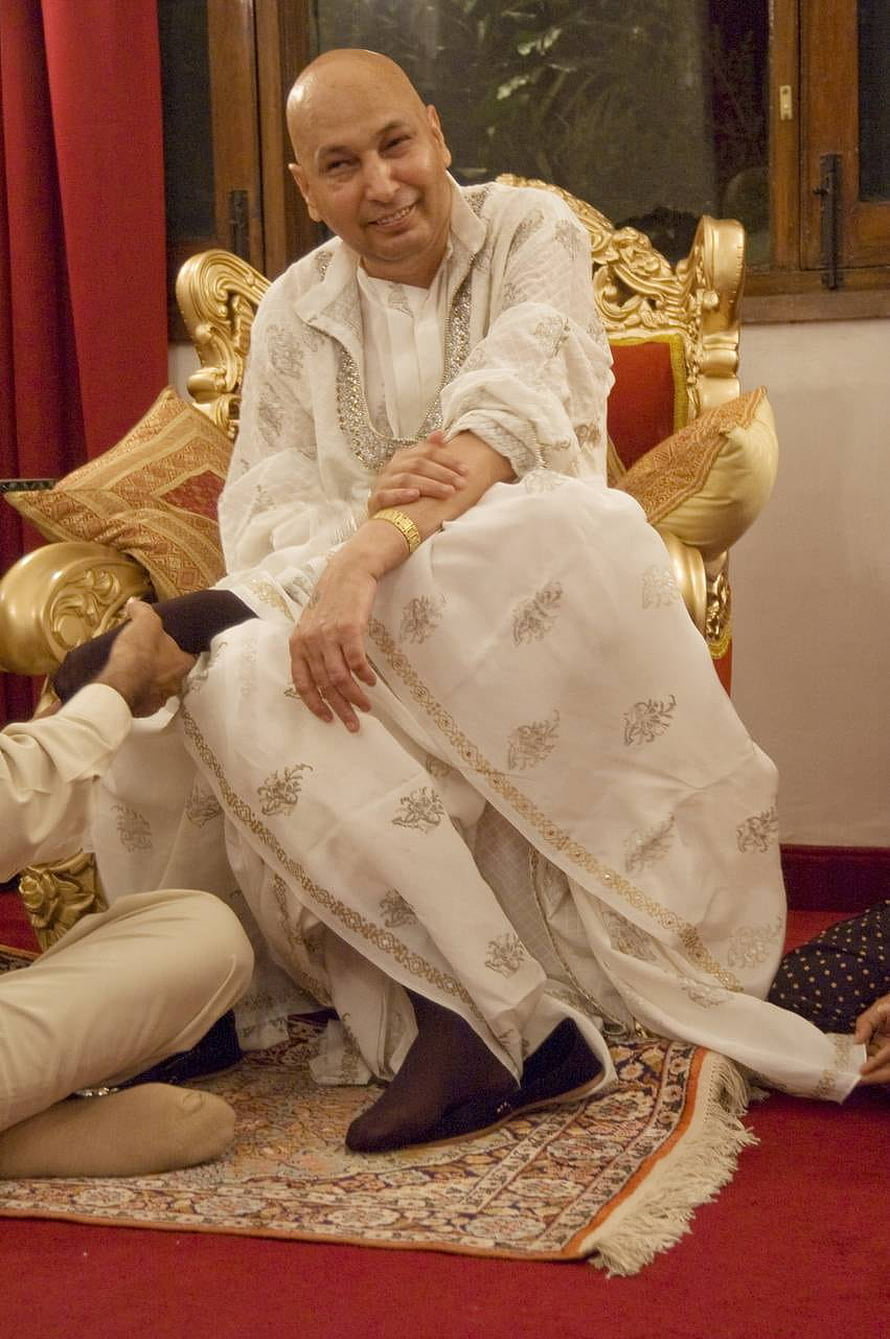 Bald Man in White Embroidered Kurta Seated on Ornate Gold Chair HD phone wallpaper