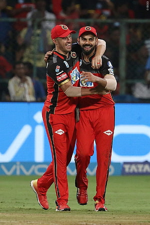 Virat Kohli and AB de Villiers Celebrating in Red Royal Challengers Bangalore Kits HD phone wallpaper