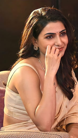 Samantha Akkineni in a cream saree with a warm smile and elegant jewelry HD phone wallpaper