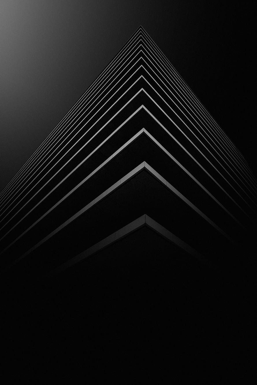 Monochromatic Minimalist Architecture: Symmetrical Geometric Facade in Black and White HD phone wallpaper