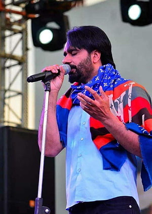 Babbu Maan Live Concert Performance with Microphone and Colorful Scarf HD phone wallpaper
