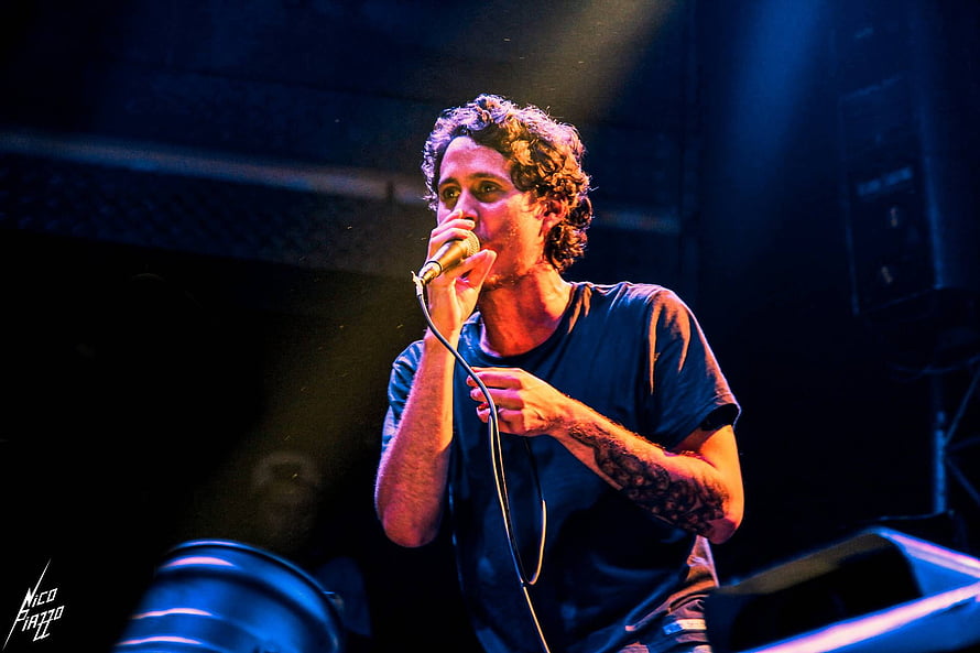 Canserbero Live Concert Performance with Microphone and Stage Lighting HD wallpaper