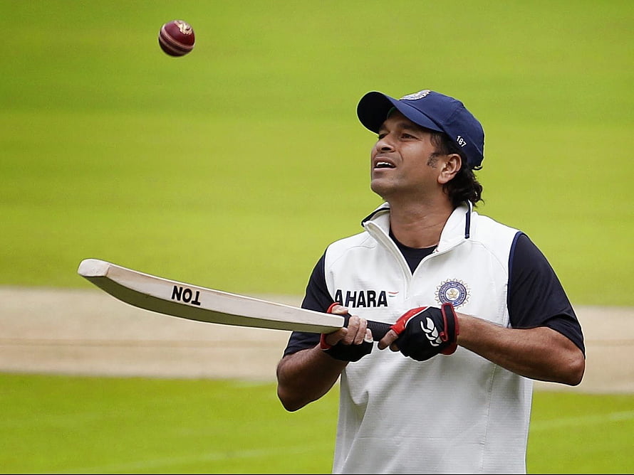 Sachin Tendulkar in India Training Kit Holding Cricket Bat on Green Pitch HD wallpaper