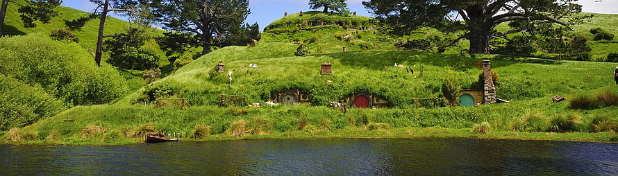 The Shire Hobbiton Village in Middle Earth from Lord of the Rings HD wallpaper