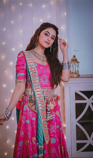 Priyanka Mohan in Vibrant Pink Ethnic Wear with Traditional Silver Jewelry HD phone wallpaper