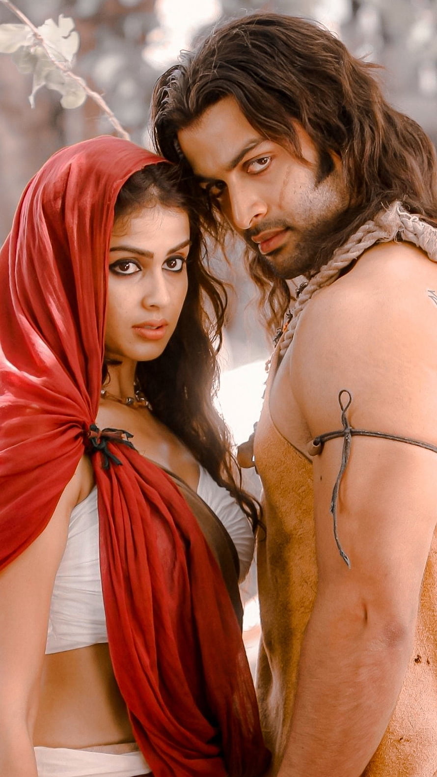 Urumi Malayalam Film Still Featuring Genelia and Prithviraj Sukumaran in Period Costumes HD phone wallpaper