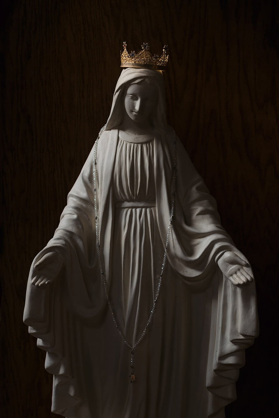 Crowned Virgin Mary Statue with Rosary in Dramatic Low-Key Lighting HD phone wallpaper