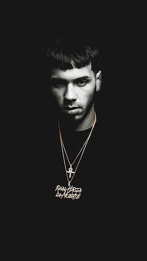 Anuel AA Portrait Wearing Cross Necklace and Real Hasta La Muerte Pendant HD phone wallpaper