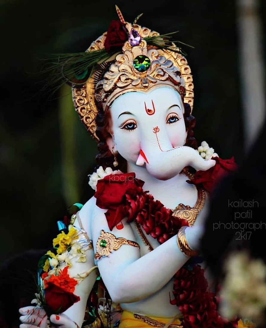 Ornate Ganesha Murti Adorned With Red Roses And Gold Crown During Ganesh Chaturthi Festival HD phone wallpaper