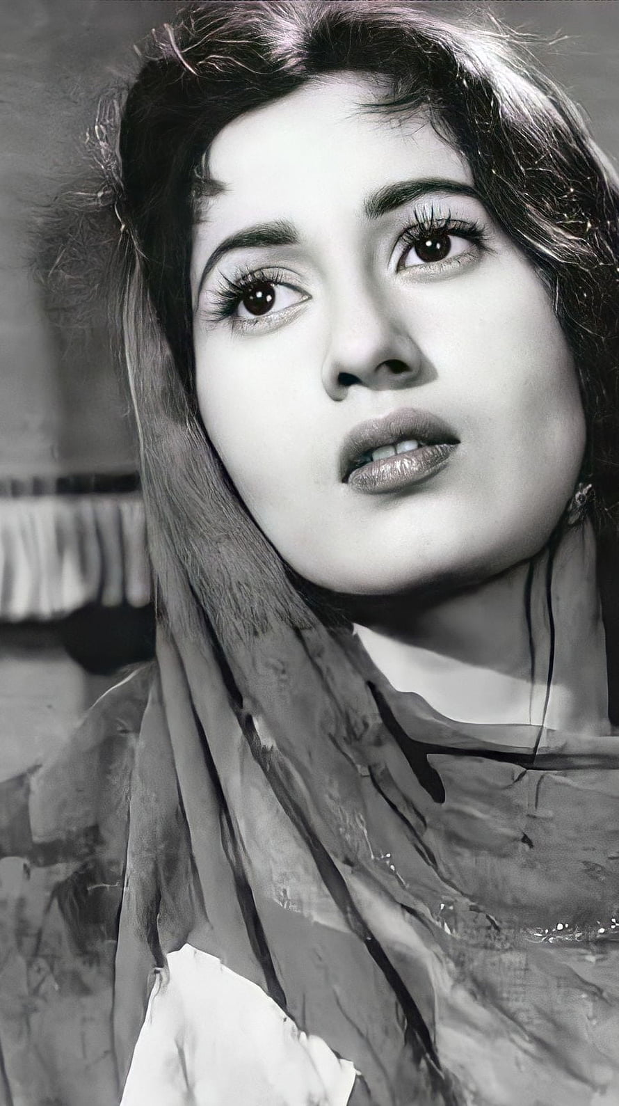 Madhubala Vintage Bollywood Actress Black and White Portrait HD phone wallpaper