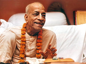 Srila Prabhupada Portrait Wearing Marigold Garland and Traditional Indian Attire HD wallpaper