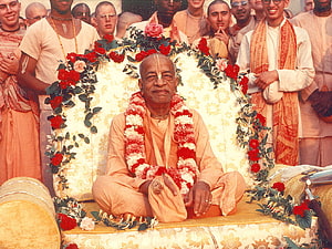 Srila Prabhupada Seated in Meditation Surrounded by Devotees and Floral Garlands HD wallpaper