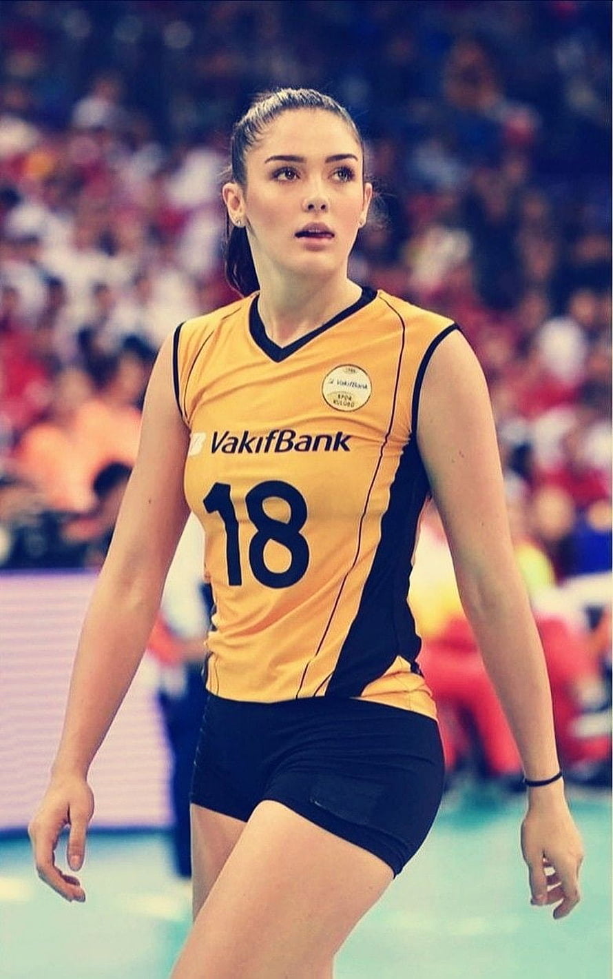 Zehra Gunes in VakifBank Volleyball Jersey Number 18 on the Court HD phone wallpaper