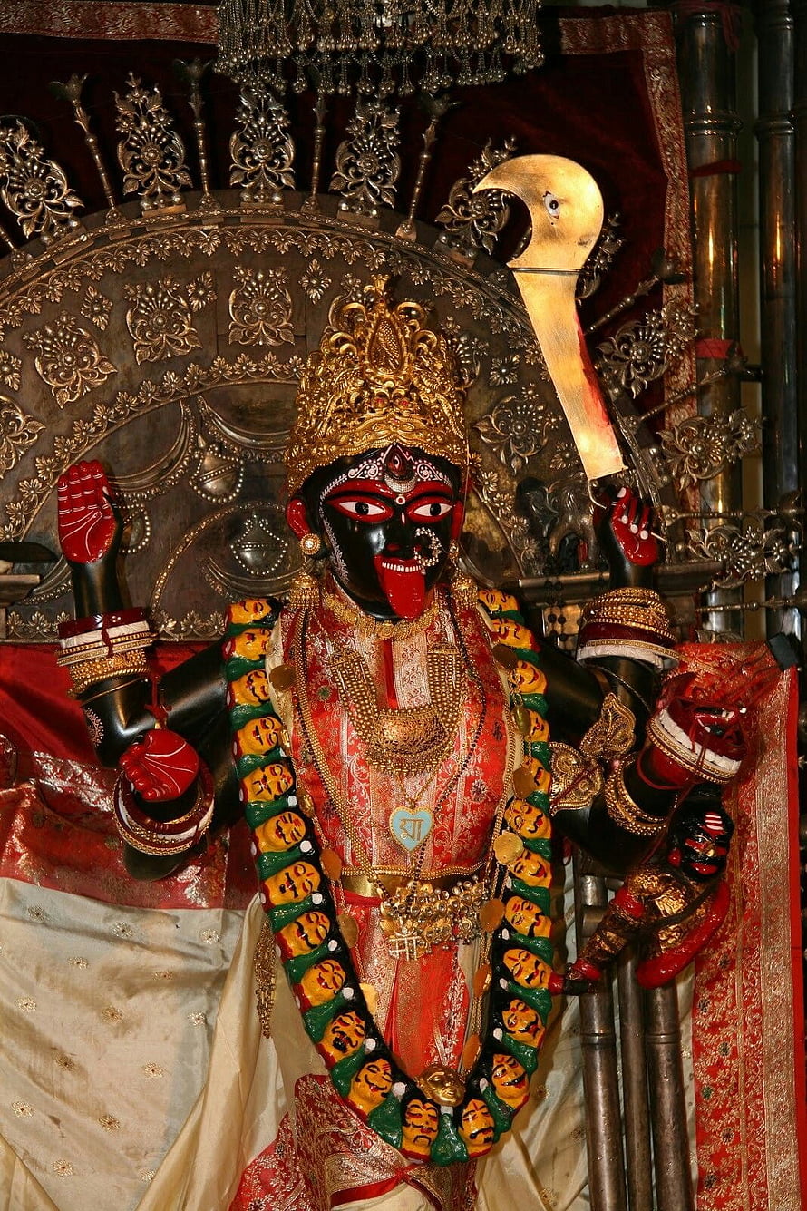 Ornate Mahakali Temple Idol with Golden Crown and Garland HD phone wallpaper