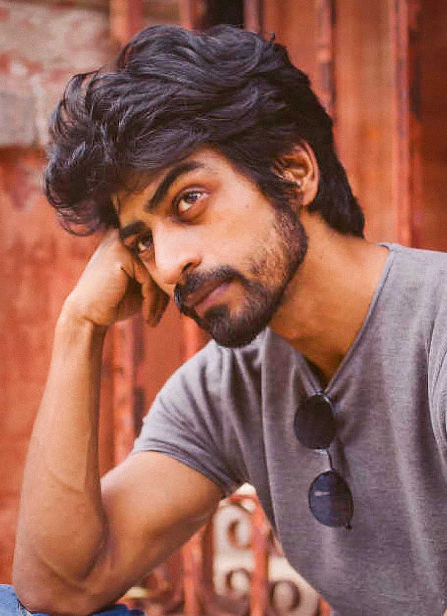 Arjun Das Portrait With Beard And Sunglasses Against Rustic Wooden Background HD phone wallpaper