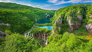 Plitvice Lakes National Park in Croatia with turquoise waterfalls and lush green forest HD wallpaper