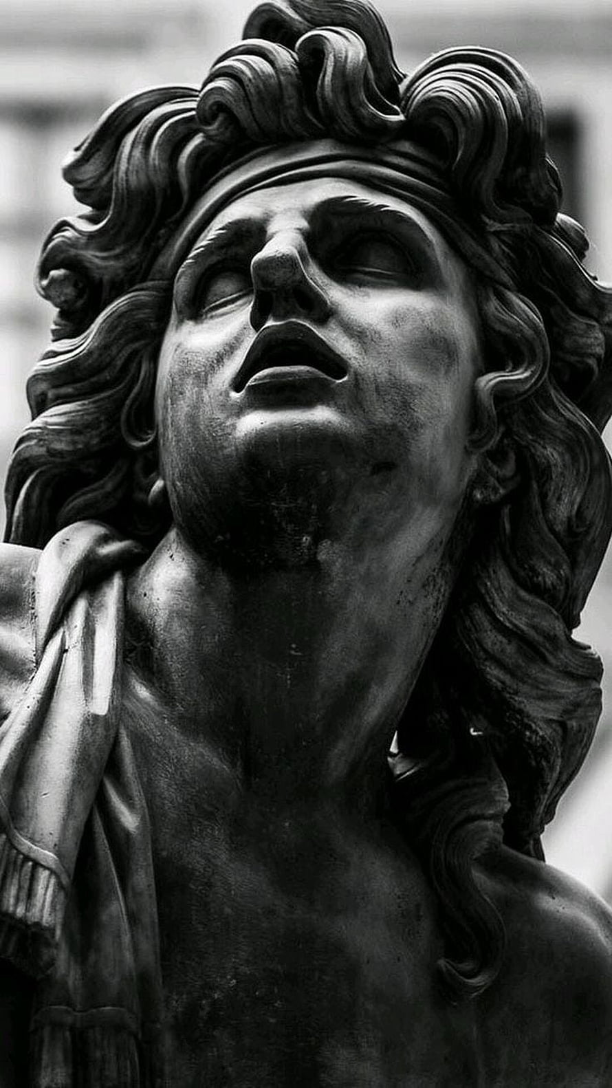 Dramatic Black and White Close-Up of a Classical Roman Sculpture Head HD phone wallpaper